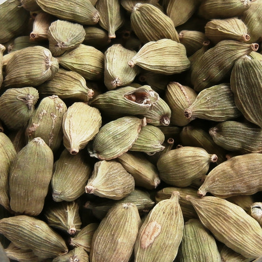 Cardamomo con cáscara